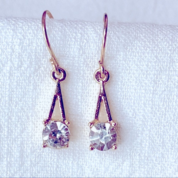 ❣️$25/3❣️ Sparkling Little Triangle Simulated Diamond Earrings - Picture 5 of 8